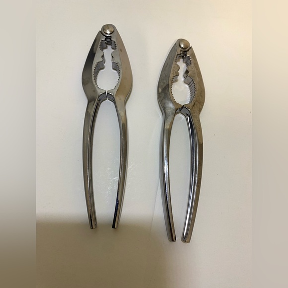 2 Shellfish Crackers & 2 Shellfish forks/tools bundle like new! - Picture 3 of 4